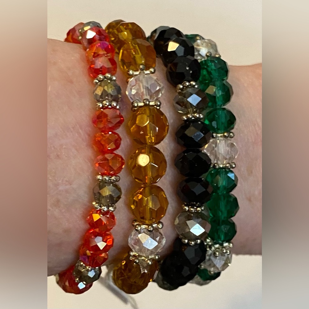 NEW 8 Acrylic stretch bracelets-NO DISCOUNTS
